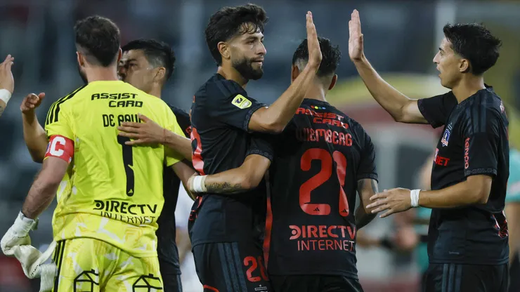 Colo Colo lidera en la Copa de la Liga y en la Liga de Primera.