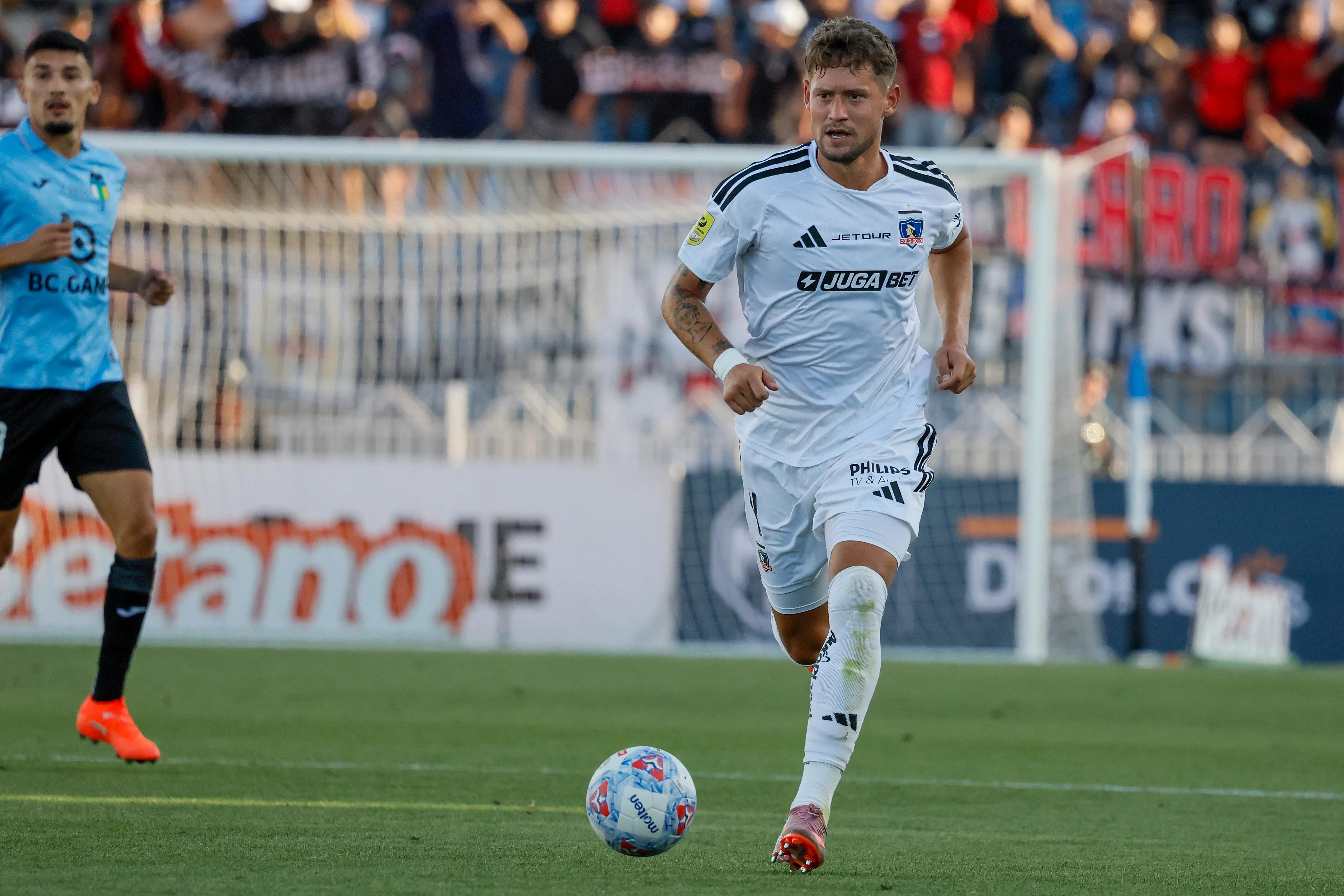 Joaquín Sosa antes del remate que complicó a Carabalí en El Teniente. (Andres Pina/Photosport).