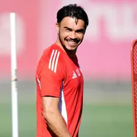 En Sevilla hay preocupación por Suazo tras volver de La Roja