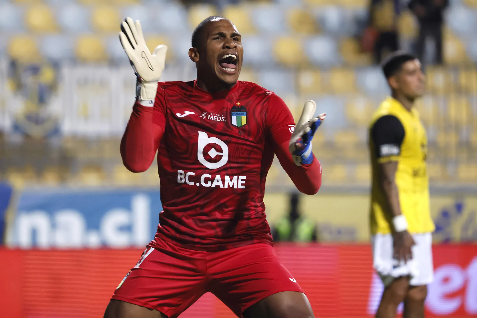 El dulce problema que se le puede venir a Carabalí: elegir entre La Roja o un Mundial con su país Ecuador.