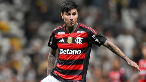 Erick Pulgar se va expulsado en goleada que sufre Flamengo.