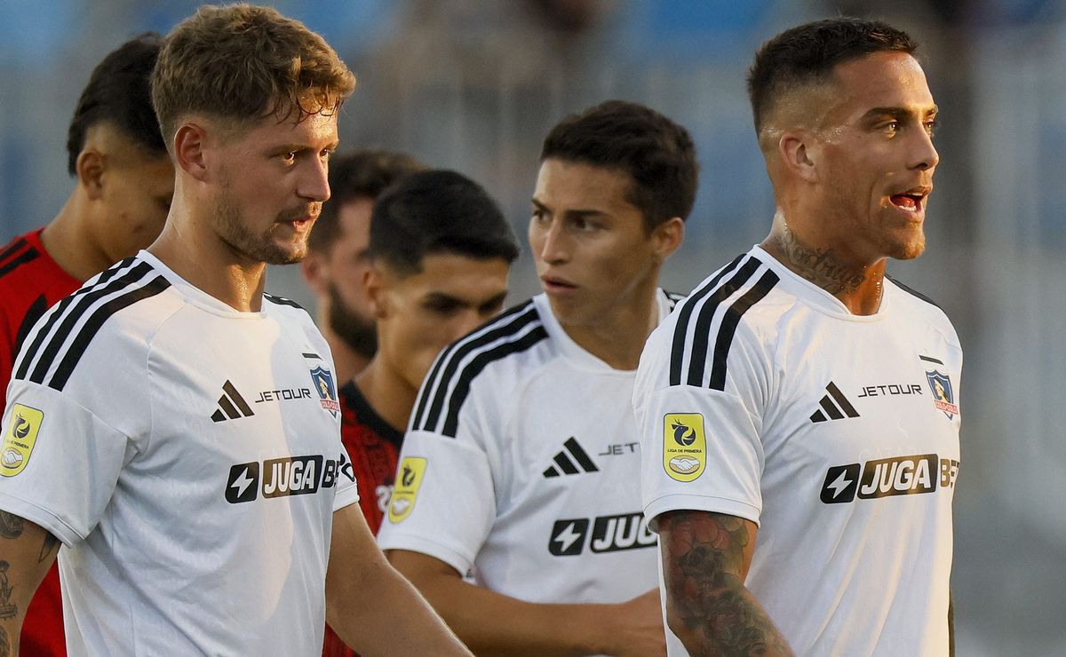 Javier Méndez pone al fútbol chileno sobre el uruguayo: “Allá los que no son grandes no tienen estadios, tienen…”