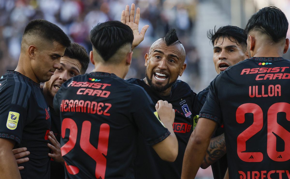 Arturo Vidal aleona a a Leandro Hernández tras su primer gol en Colo Colo: “Confiando en…”