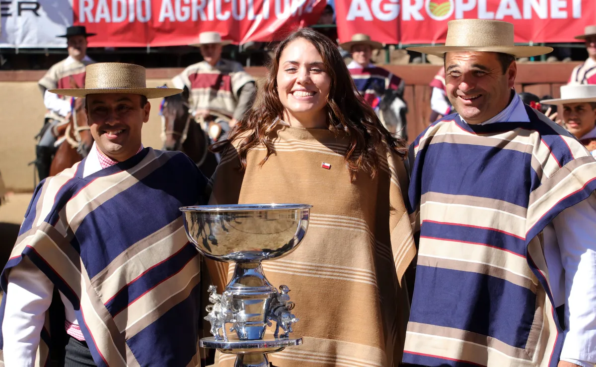 Nueva seremi chilena critica rodeo tras apoyo de Natalia Duco