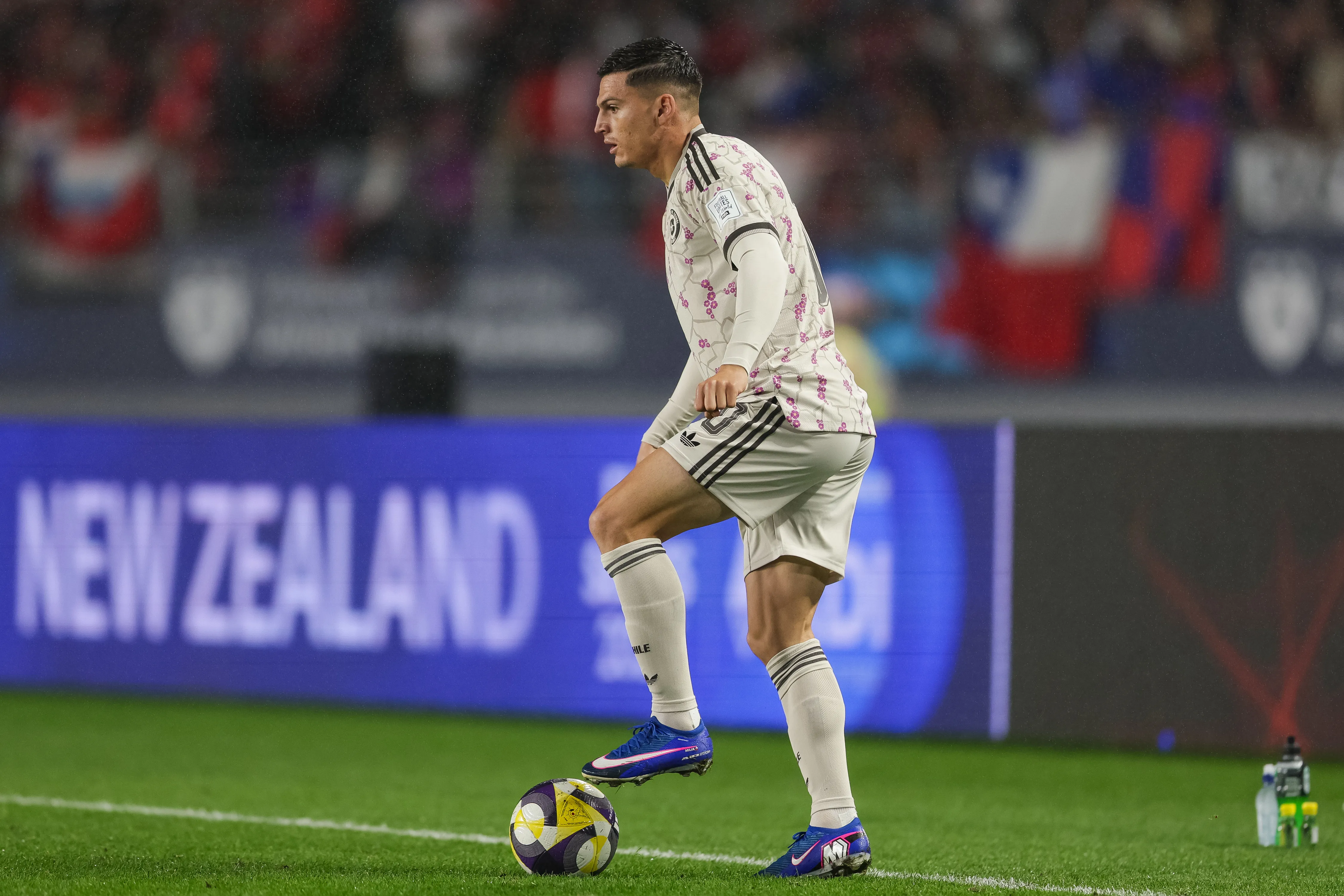 La participación de Lucas Cepeda en la gira de Chile dejó críticas desde el Elche. Foto: Photosport.