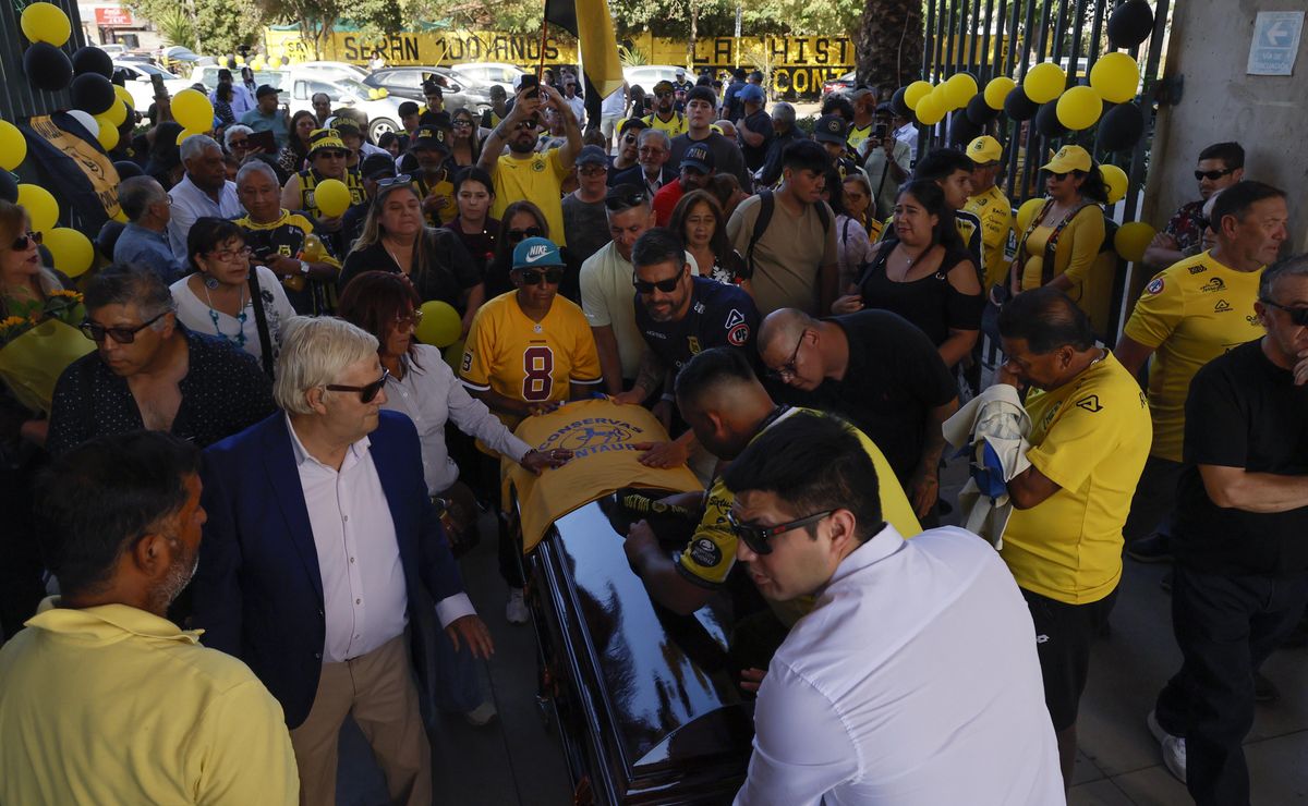 Los hinchas no lo dejan solo: la multitudinaria despedida de Pititore Cabrea