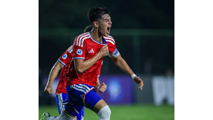 Lucas López celebró el empate de Chile en el minuto 92.