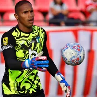 ¿Adiós a Chile? Omar Carabalí saca la voz por interés de Ecuador