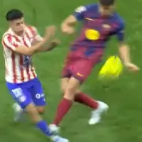 ¿Era roja? Barcelona vence al Atlético con enorme polémica