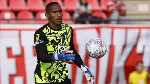 El portero se acerca cada día más a su país natal.