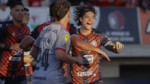 Limache está imparable, venció a La Calera y presiona a Colo Colo en la tabla.