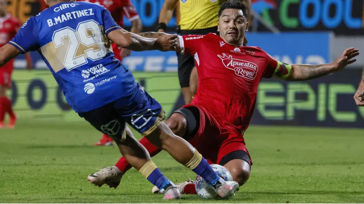 Lorenzo Reyes fue la figura de Ñublense ante Everton