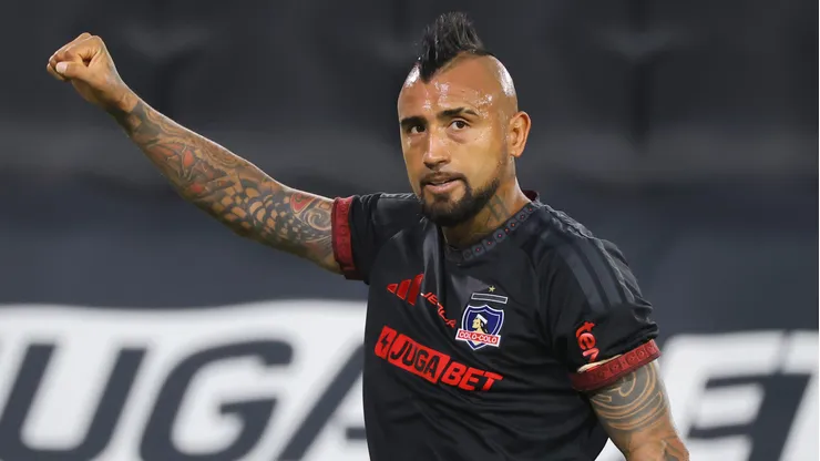 Arturo Vidal es la gran novedad en la formación de Colo Colo