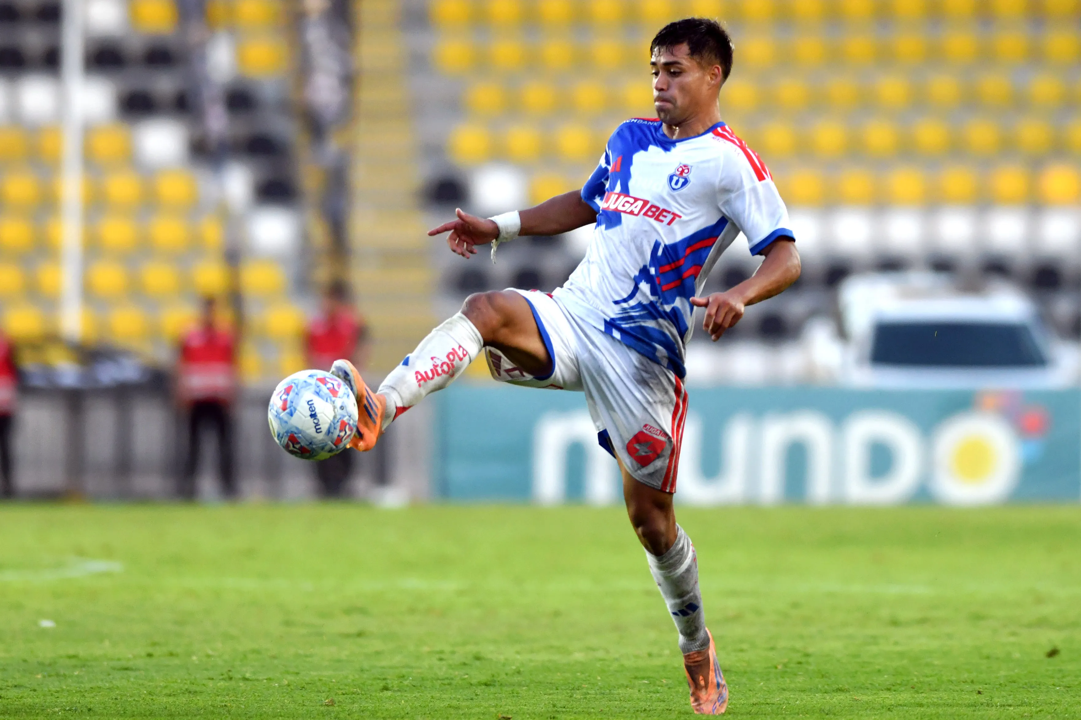 Fabián Hormazábal se lesión en la Roja pero ya está listo en la U. Foto: Alejandro Pizarro Ubilla/Photosport