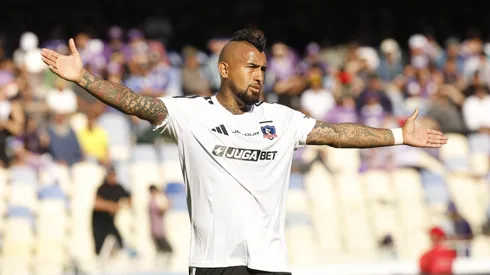 Vidal se regocija con sus compañeros.