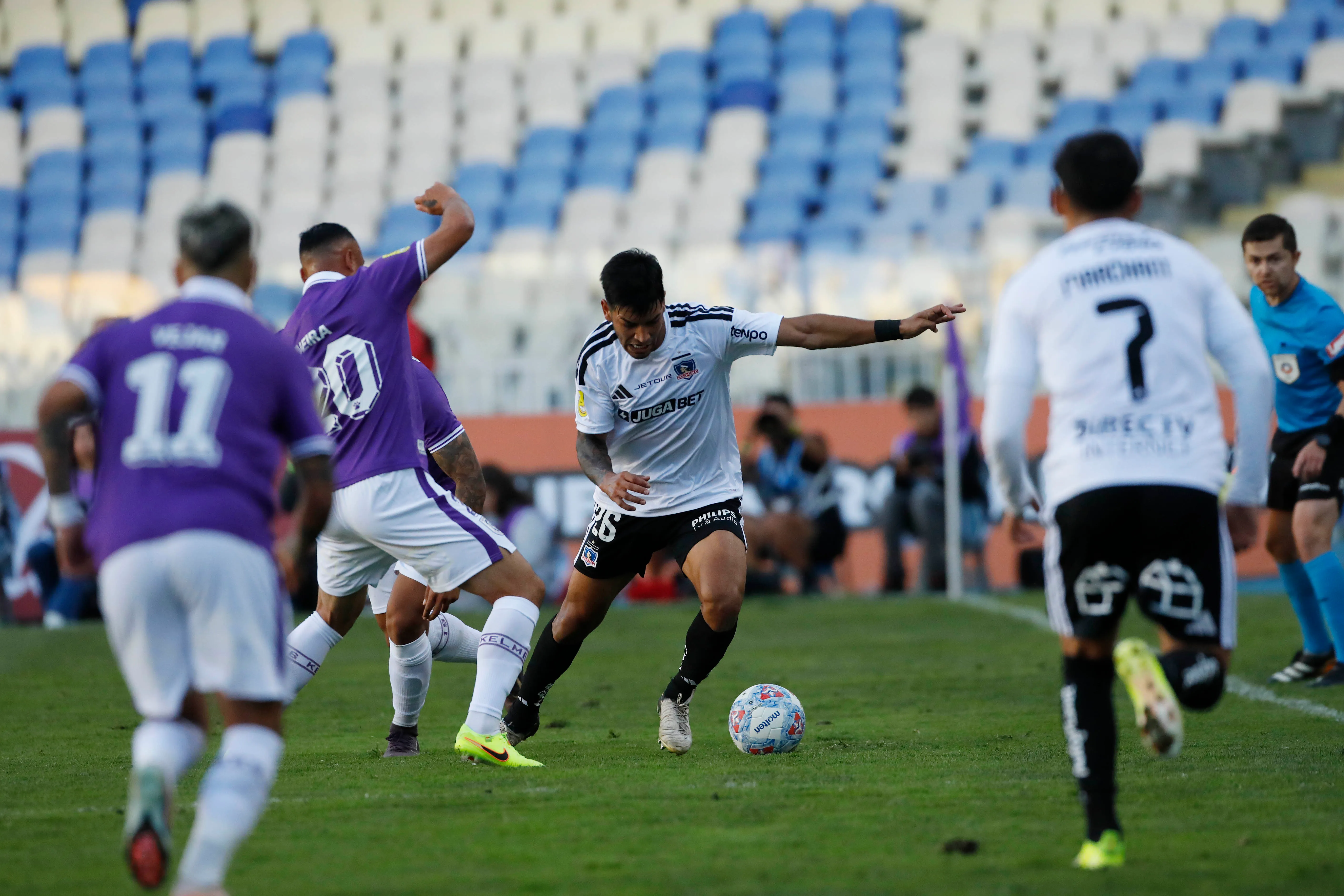 Pese a no brilla Colo Colo sigue puntero de la Liga de Primera 2026. | Foto: Photosport.