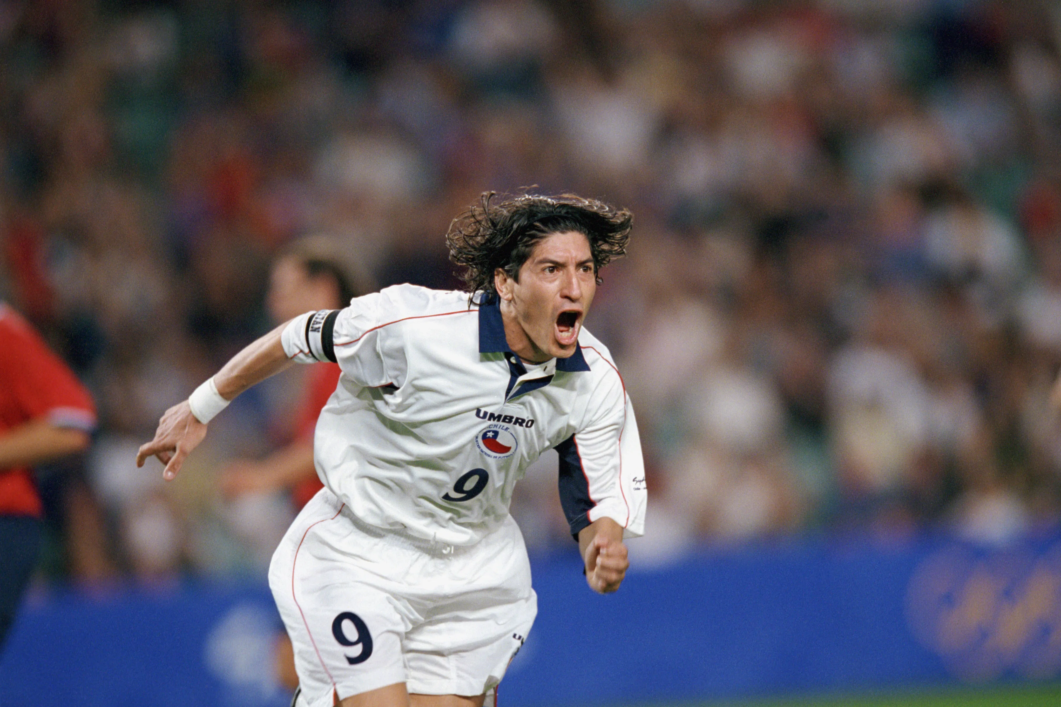 Iván Zamorano liderando el equipo chileno que logró el bronce en Sídney 2000 | Getty Images