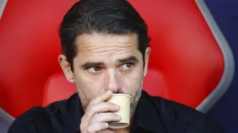 Fernando Gago debe resolver el drama de los extranjeros en la U.