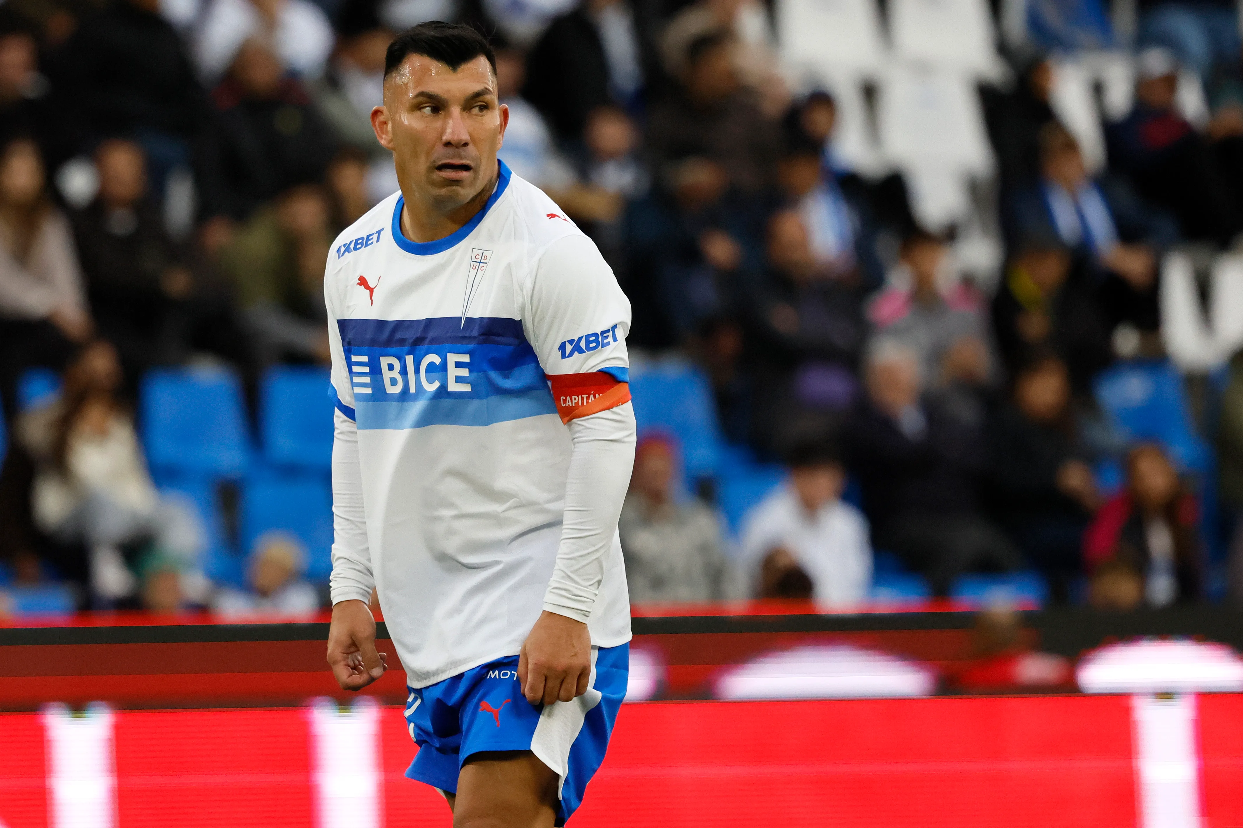 Gary Medel quiere que el Claro Arena haga sentir presión a Boca. Foto: Andres Pina/Photosport