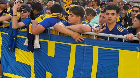 Los hinchas de Boca Juniors en el hotel en Santiago.