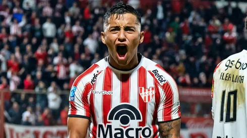 Nicolás Guerra anota su primer gol en Argentina.