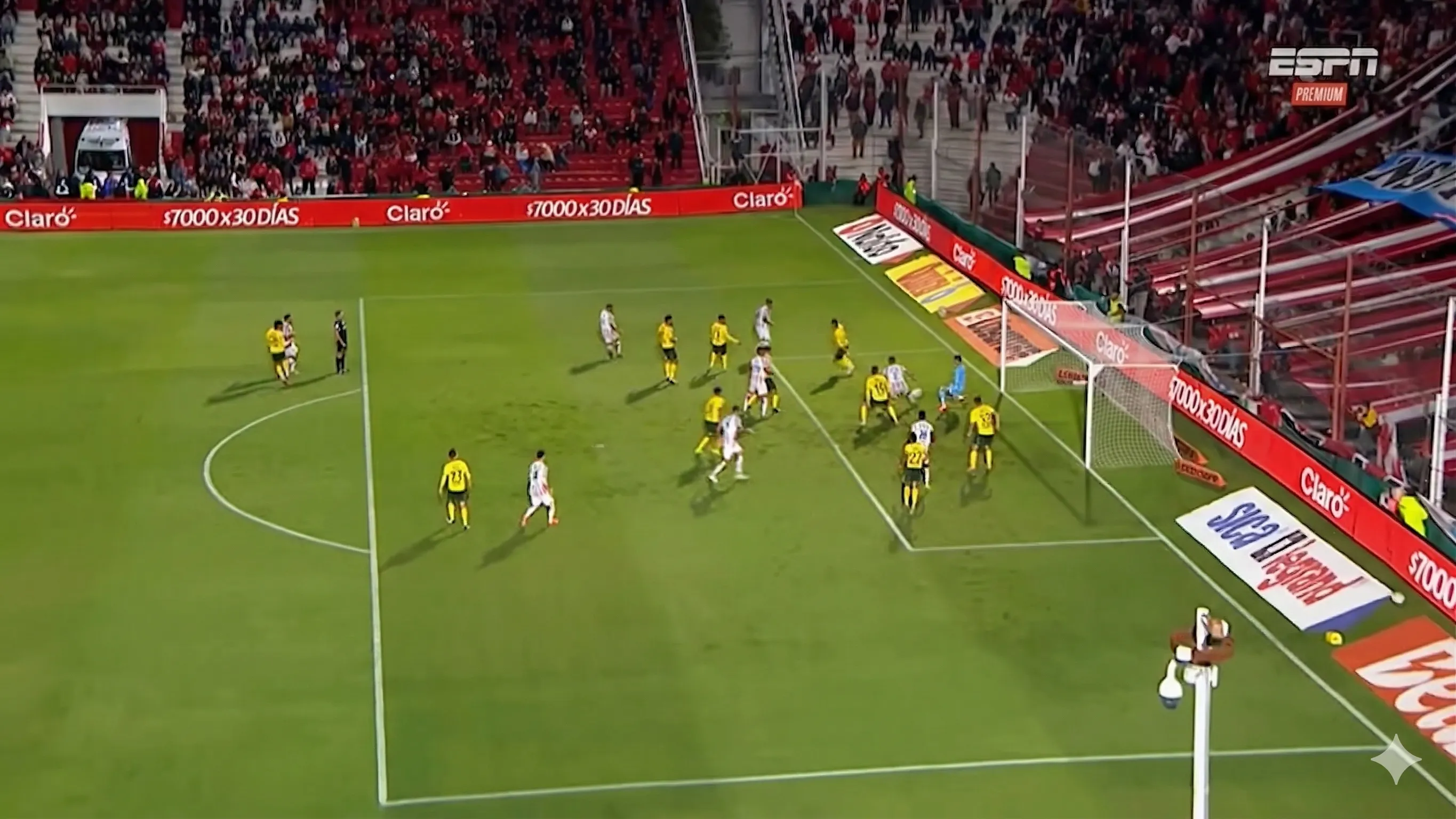 El toque de Nicolás Guerra en Instituto. (Captura ESPN y retoque Gemini).