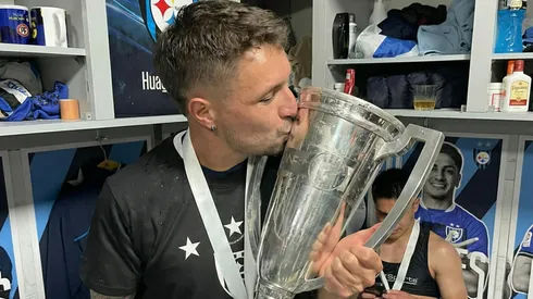 Claudio Sepúlveda, el histórico capitán de Huachipato, fue distinguido antes del duelo frente a U de Concepción.