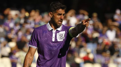 Joaquín Larrivey es el capitán del León de Collao, colista de la tabla.