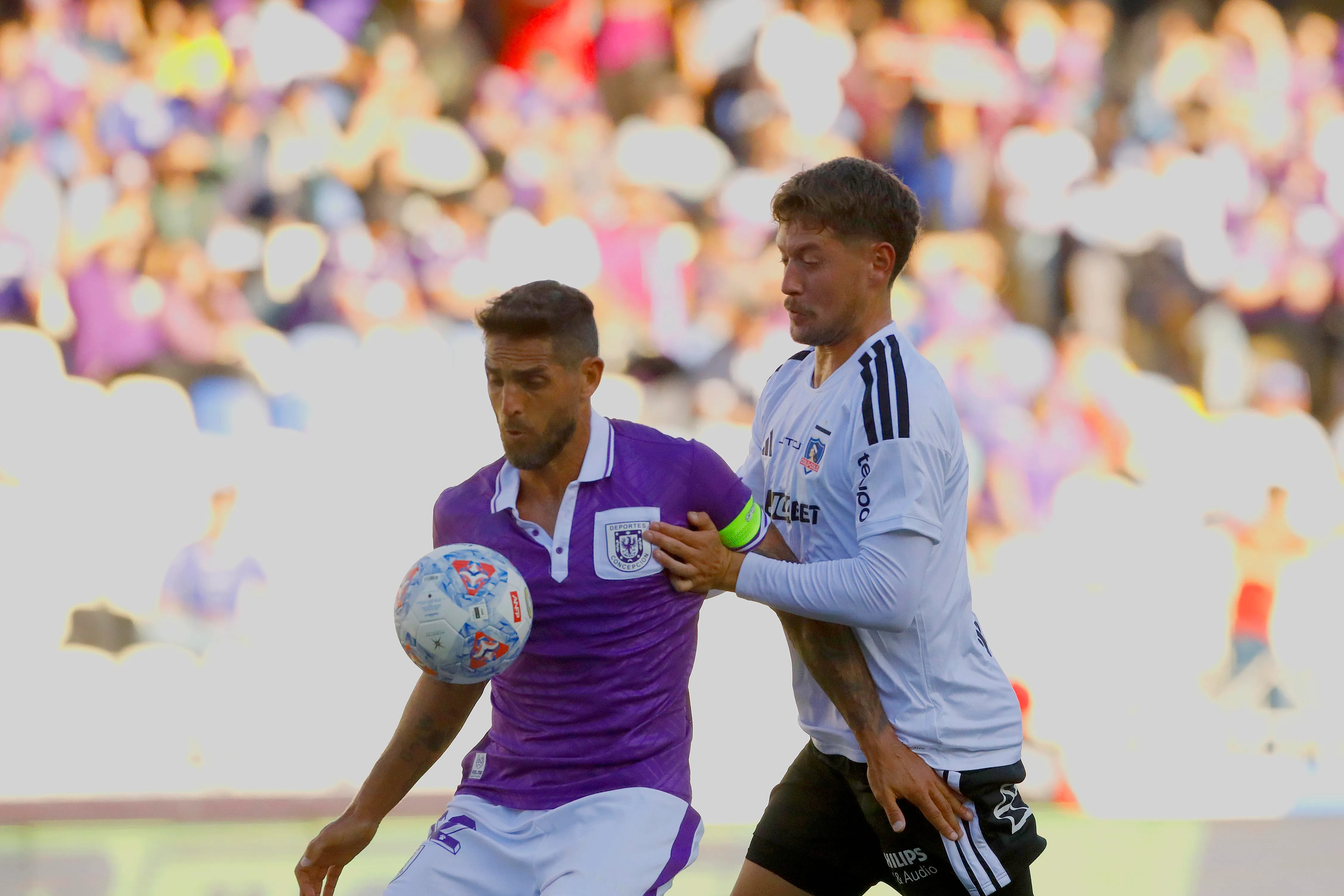 Larrivey no pudo ganarle a su tocayo Joaquín Sosa en Collao. (Marco Vázquez/Photosport