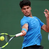 Carlos Alcaraz apabulla a Sebastián Báez en Montecarlo