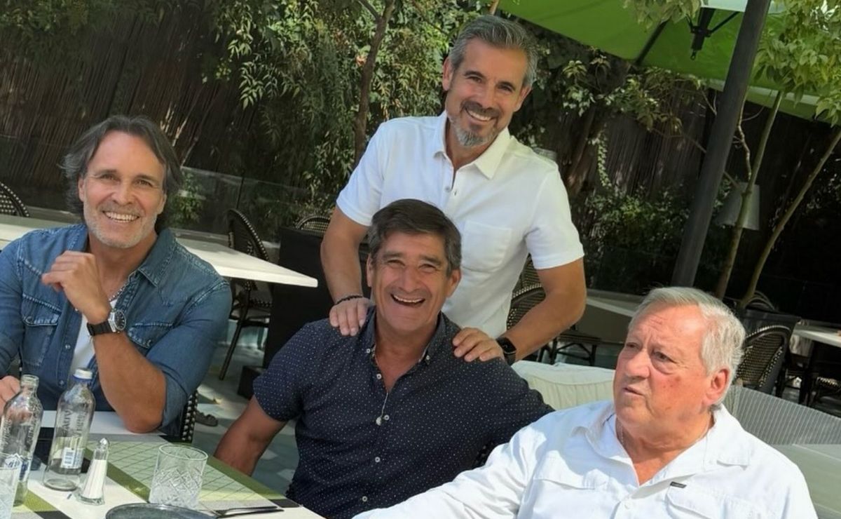 “Ahora queremos que venga Mirko”: Hermoso encuentro de Colo Colo 91 con Arturo Salah