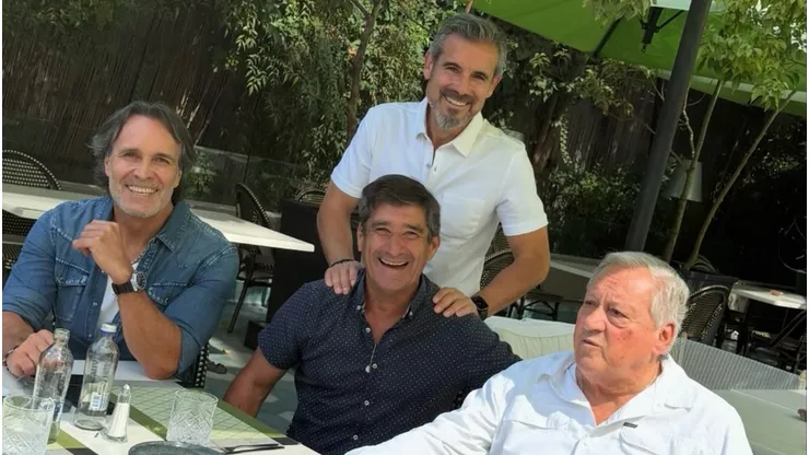 Los campeones de Colo Colo 91 junto a Arturo Salah