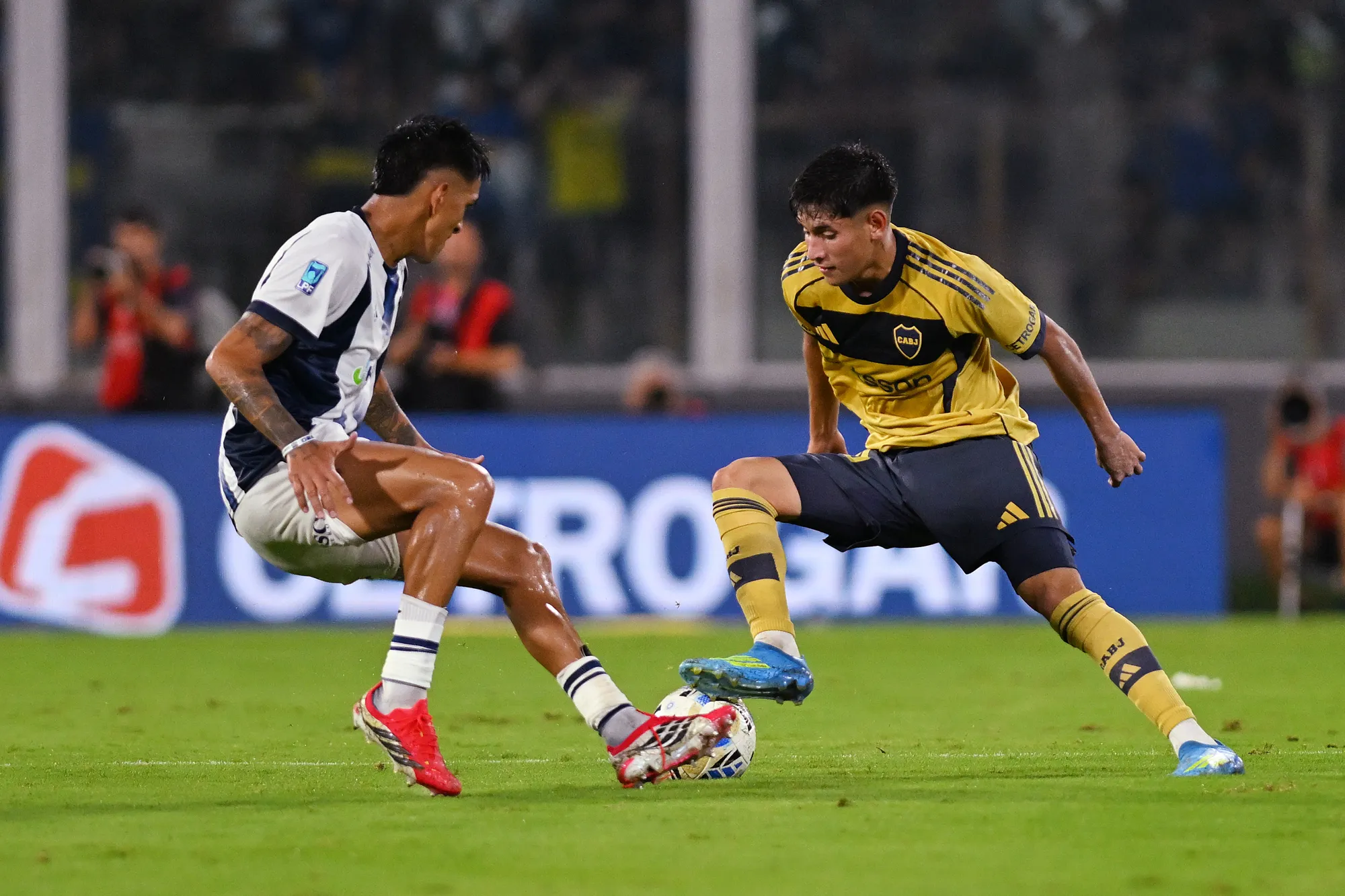 boca vuelve a la formación titular para visitar a la Católica.