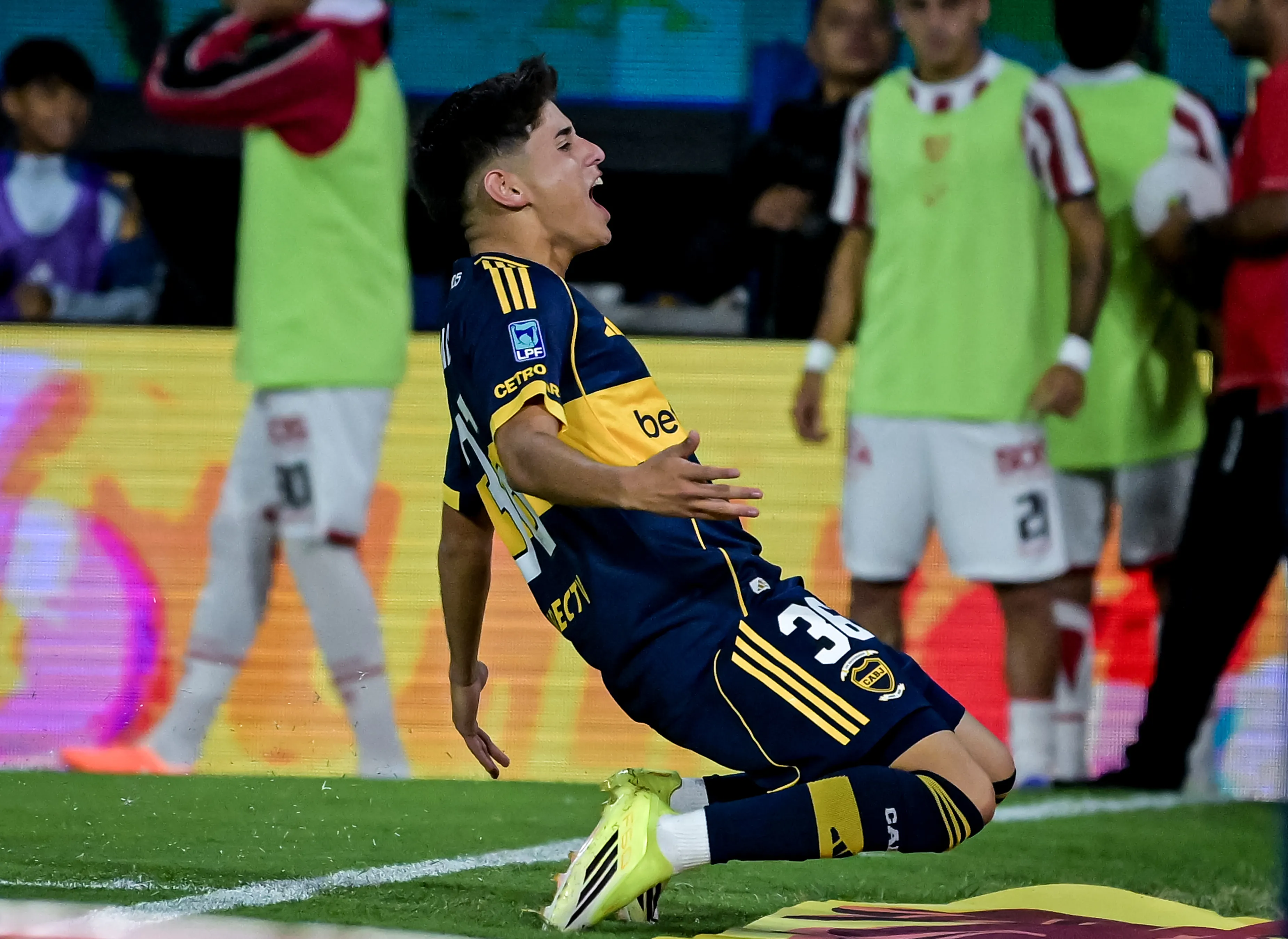 Así celebró Tomás Aranda su golazo a Instituto de Córdoba. (Marcelo Endelli/Getty Images).