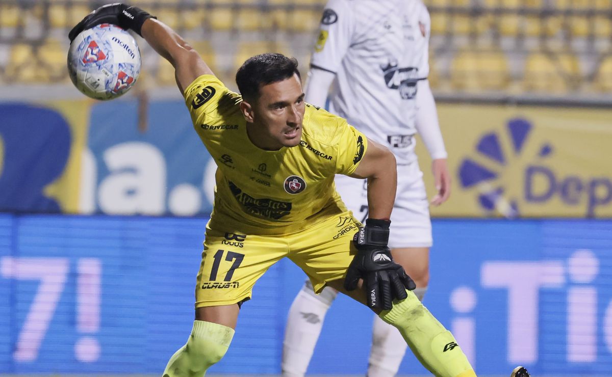 Jugó en 13 equipo, es titular en el equipo revelación y sueña con última hazaña