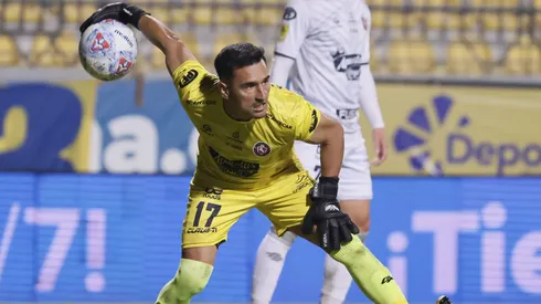 Claudio González se adueñó del arco de Limache