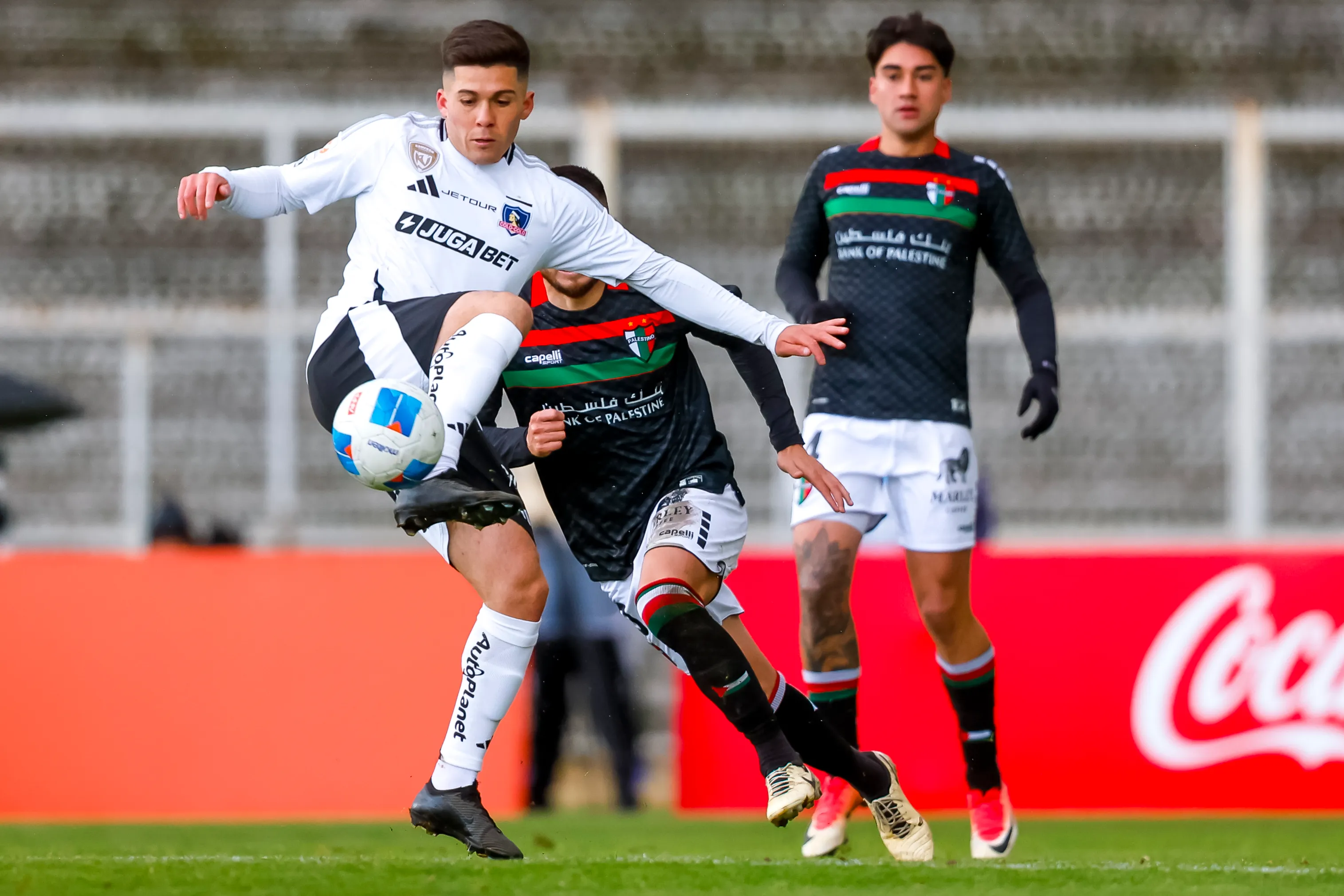 Colo Colo regresa a la acción el 19 de abril ante Palestino por la fecha 10 de la Liga de Primera. (Foto: Pepe Alvujar/Photosport)