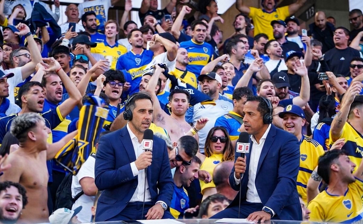 Claudio Bravo y Jean Beausejour fueron el primer blanco de la barra brava de Boca Juniors