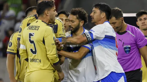 Universidad Católica y Boca Juniors comenzaron con ánimos calientes en Copa Libertadores.