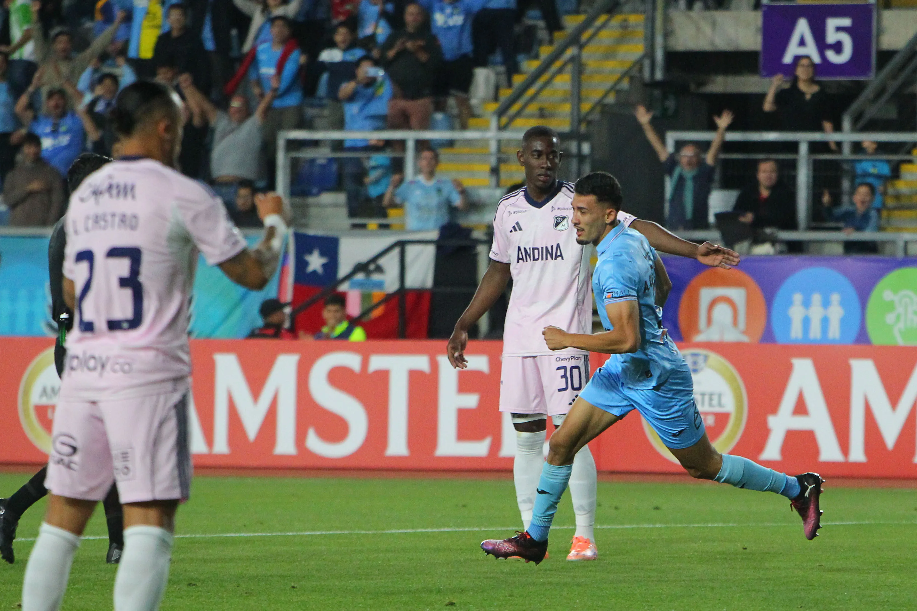 Arnaldo Castillo celebró ante Millonarios en Rancagua. Foto: Jorge Loyola/Photosport