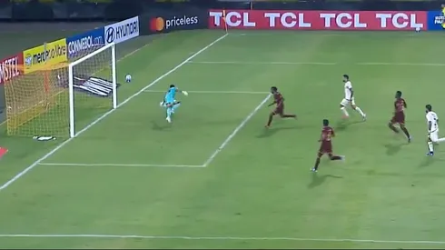 La increíble atajada de Manotas Vargas en la Libertadores