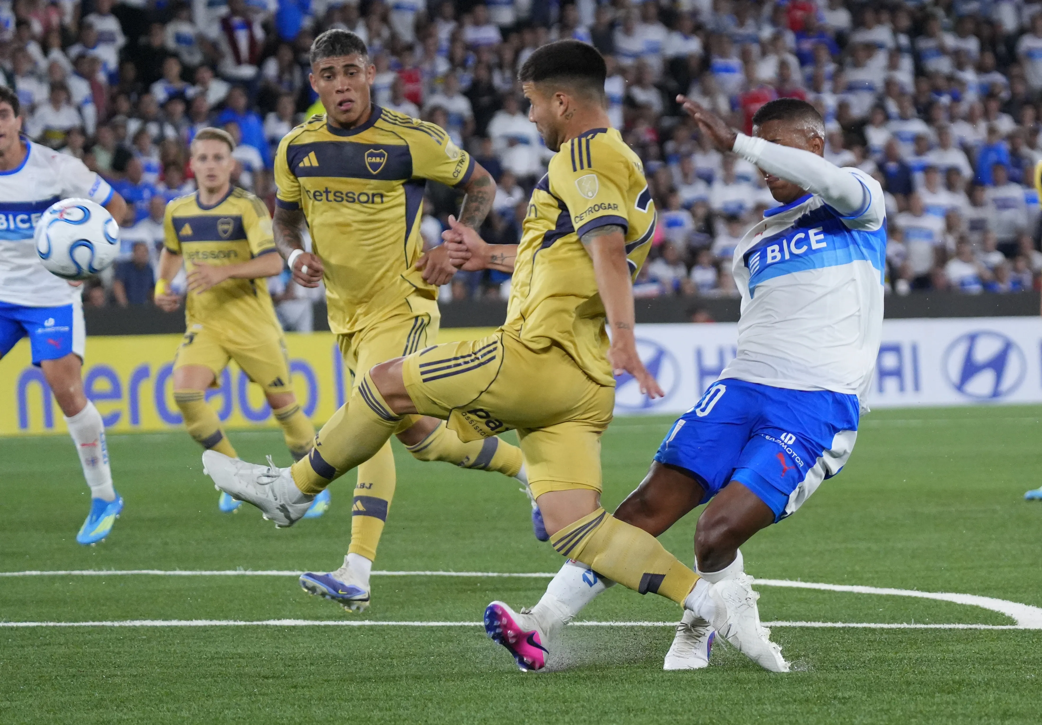 La jugada de Valencia que reclaman en Boca. Foto: Cristian Cona / Redgol.