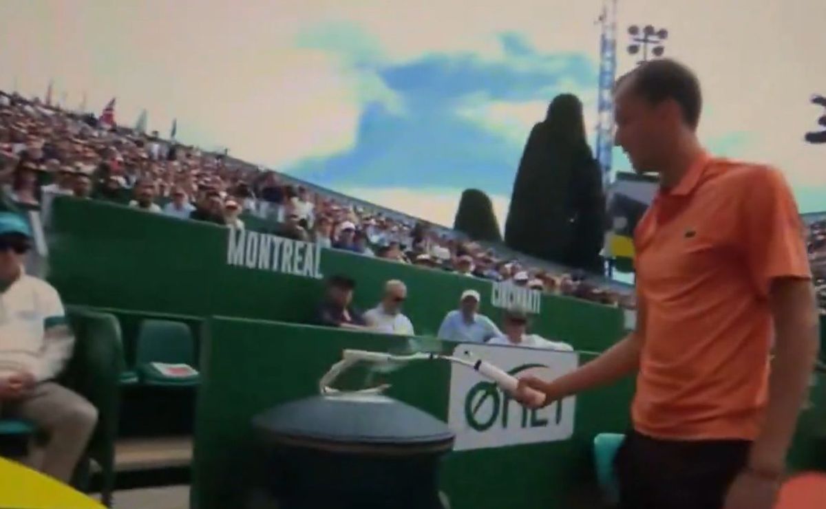 Histórica pataleta de Daniil Medvedev tras perder 6-0 y 6-0 en Montecarlo: hizo añicos la raqueta