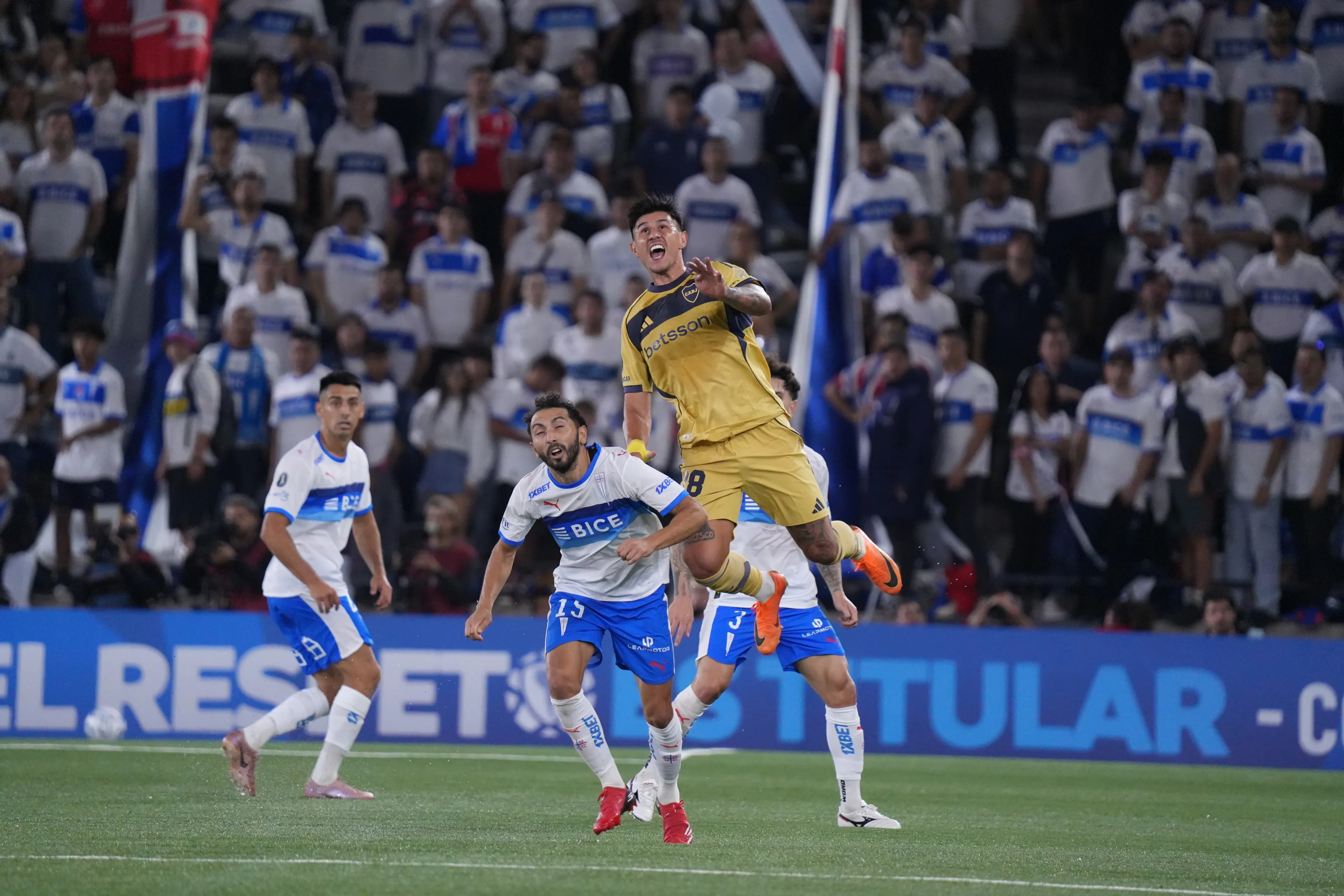 Los jugadores de Católica fueron apuntados por Liberman. Foto: Cristian Cona / REDGOL.