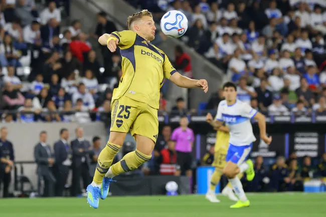 Santiago Ascacibar fue una de las buenas figuras de Boca Juniors en el triunfo sobre Universidad Católica. | Foto: Photosport.