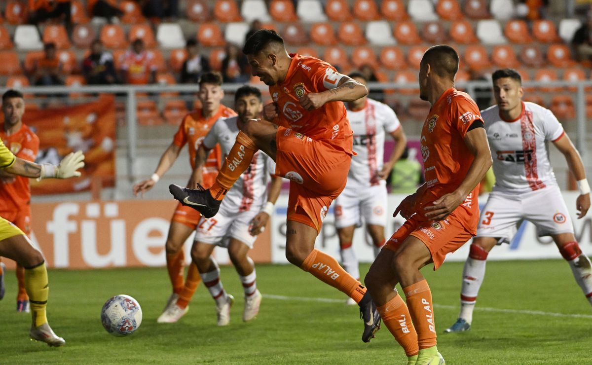 ¡Se complican los Loínos! Las bajas que tendrá Cobreloa para enfrentar a Unión Española