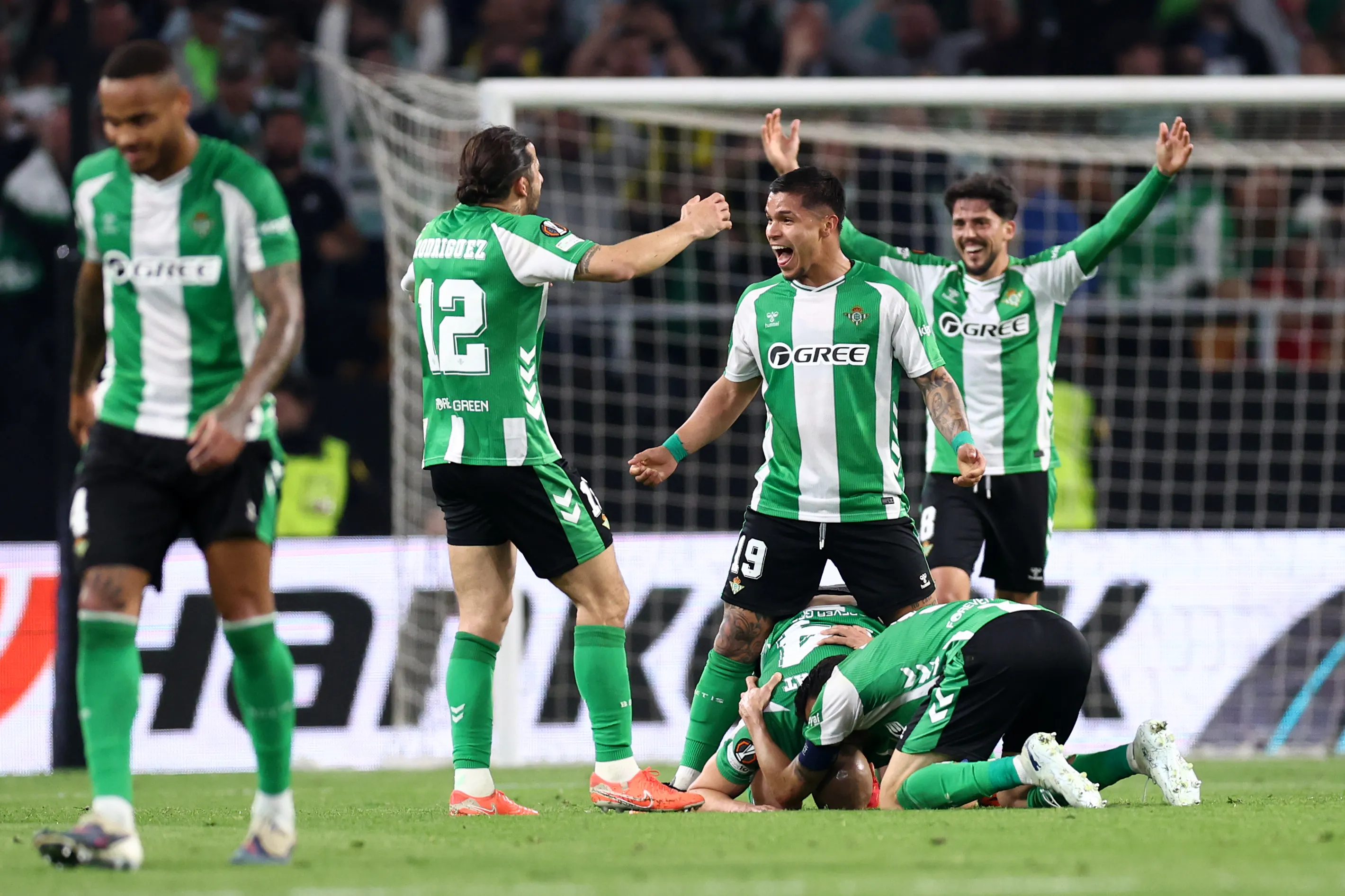 El Betis de Pellegrini dio vuelta la serie ante Panathinaikos en octavos tras propinarle un global de 4-1. (Foto: Fran Santiago/Getty Images)