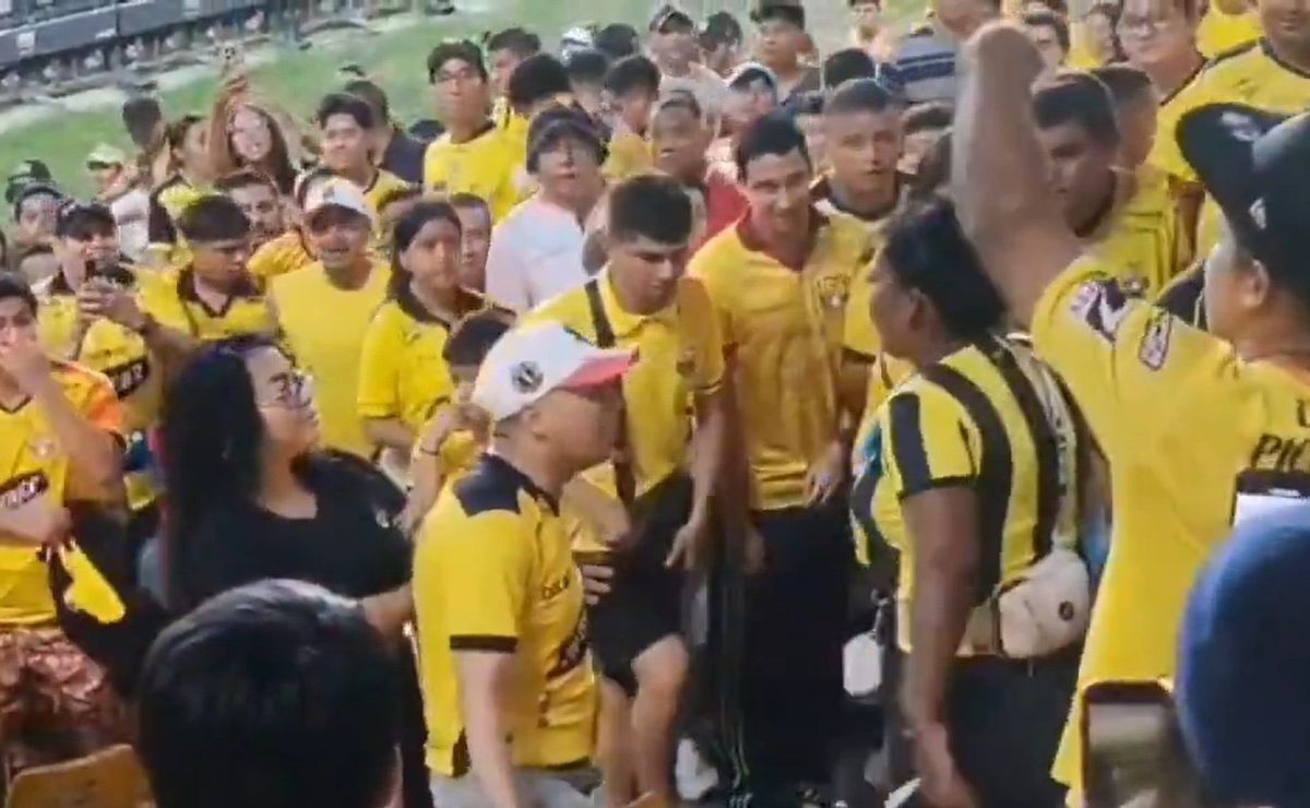 Ojo, Católica: rival de Libertadores tiene show en la tribuna porque pillan al marido con la patas negras