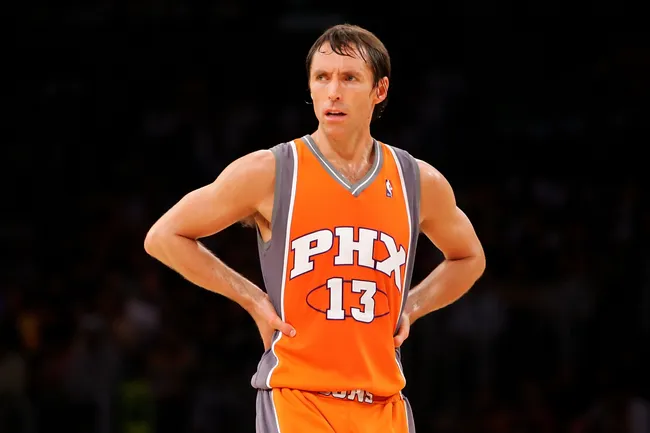 Steve Nash jugó gran parte de su carrera en Phoenix ganando dos MVP/Getty Images)