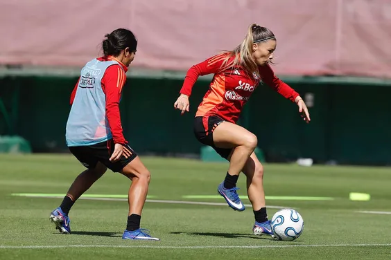 La Selección Chilena Femenina se enfrenta a Argentina por las Eliminatorias – @laroja vía Instagram